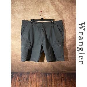 Wrangler Flex Twill Relaxed Fit Cargo Shorts-Waist size 40”, inseam 10”-EUC